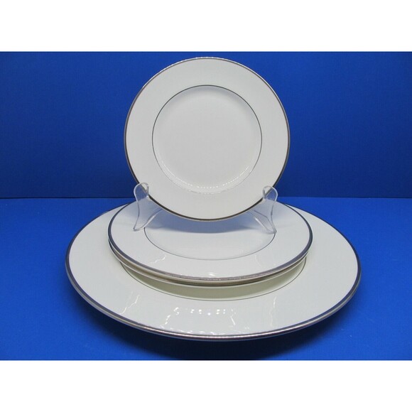 Royal Doulton Signet Dinner Salad and Bread Plate - Picture 1 of 12